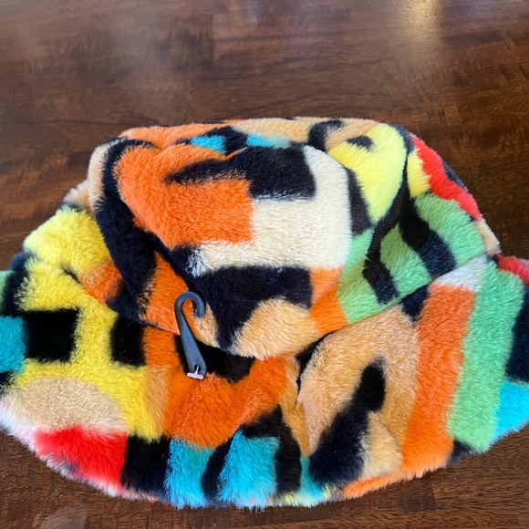 Multicolor hat - Picture 3 of 3